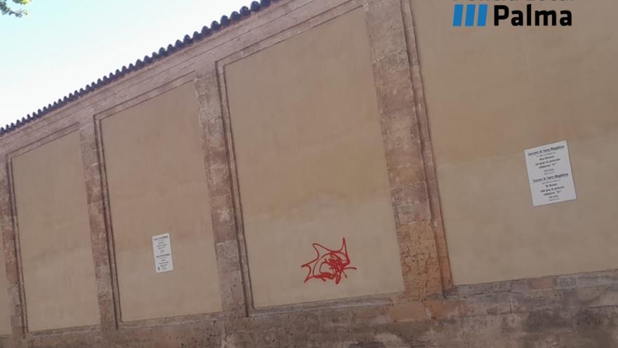 Acusan a dos menores de realizar pintadas en edificios protegidos de Palma