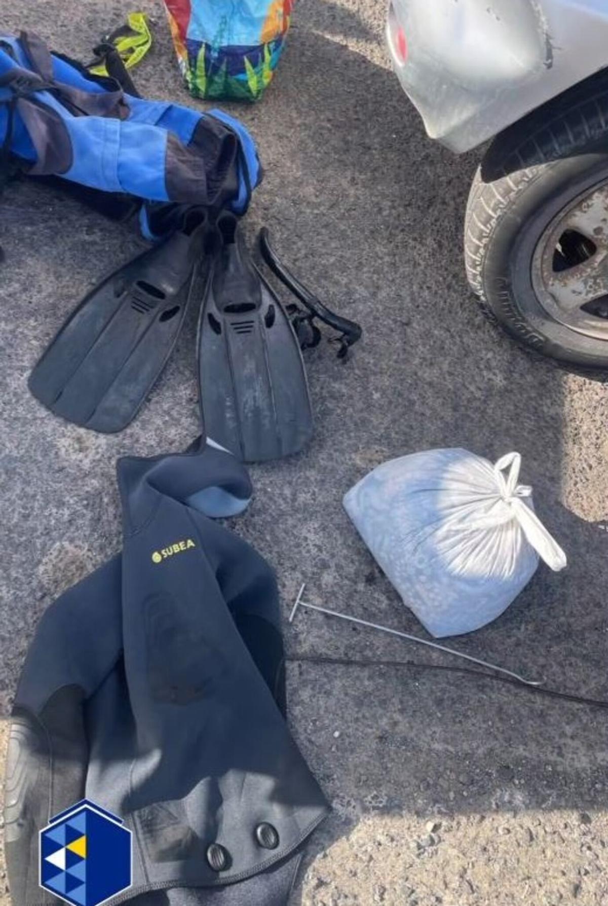 La bolsa con los pulpos que la Policía Local de Arrecife requisó a un hombre por pesca ilegal