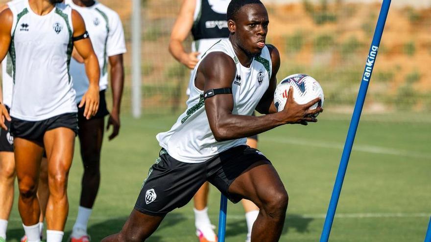 Ufficiale | Il CD Castellón cede Marco Doué al Cádiz CF: questi sono i numeri