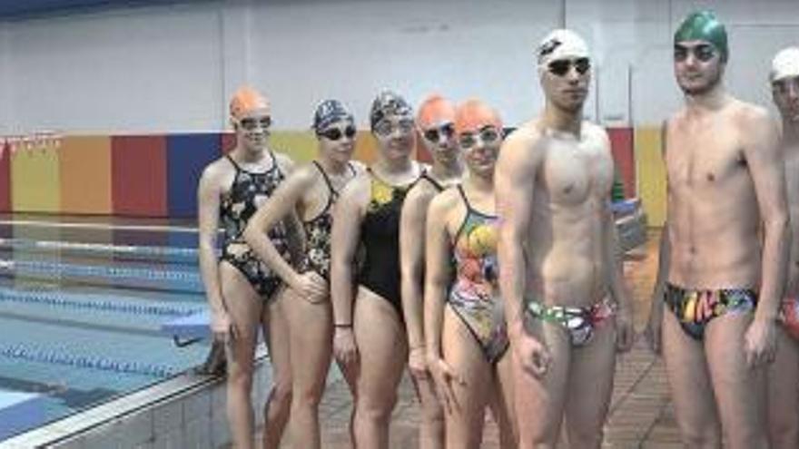Imagen de los doce nadadores que el Umia desplazará a la localidad de Alcorcón para disputar el Campeonato de España.
