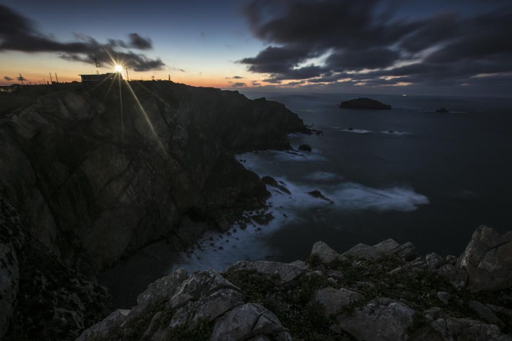 Las preciosas imágenes que dejan los faros de Asturias