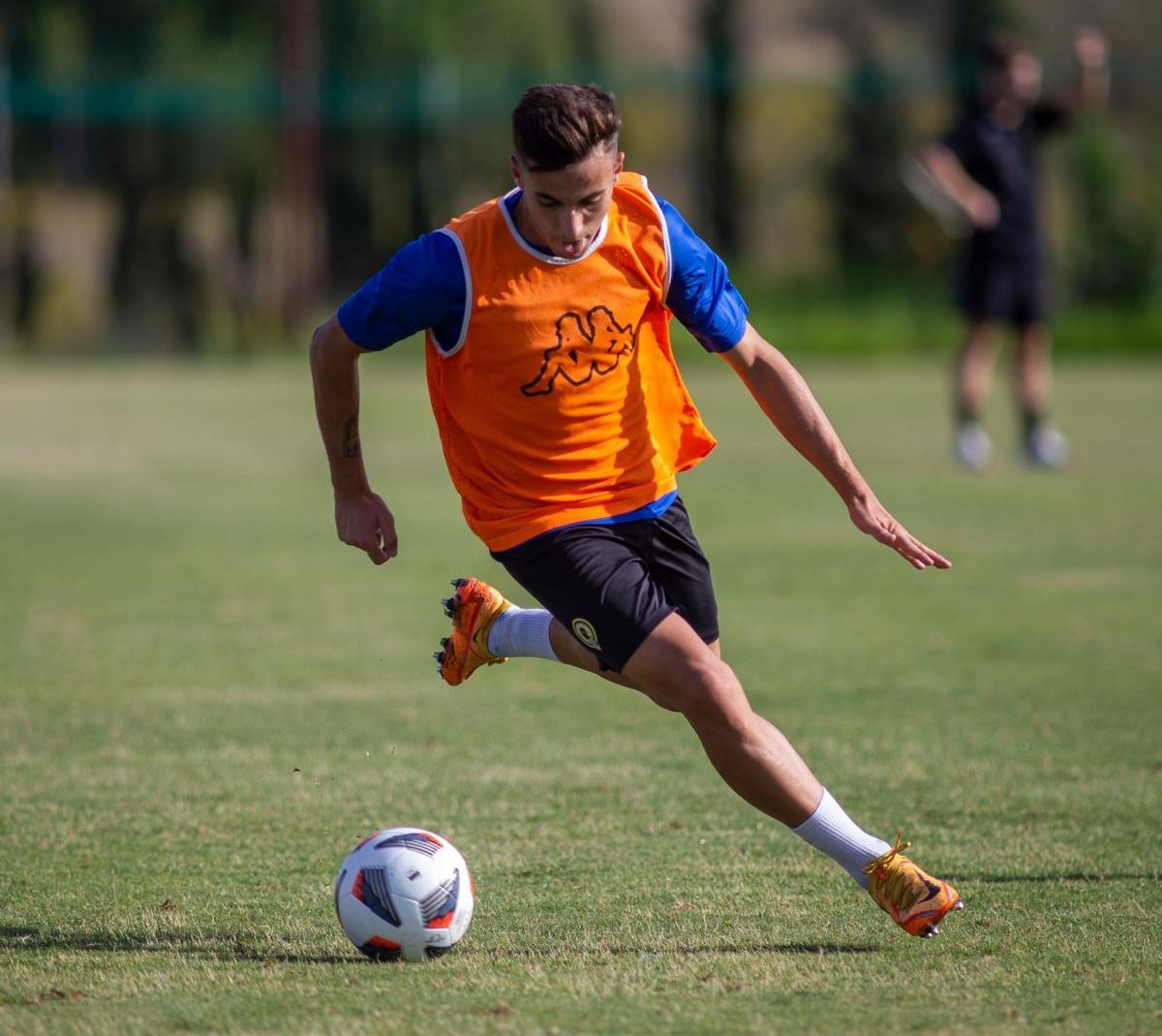 Víctor Eimil, en un entrenamiento en Fontcalent con el Hércules.