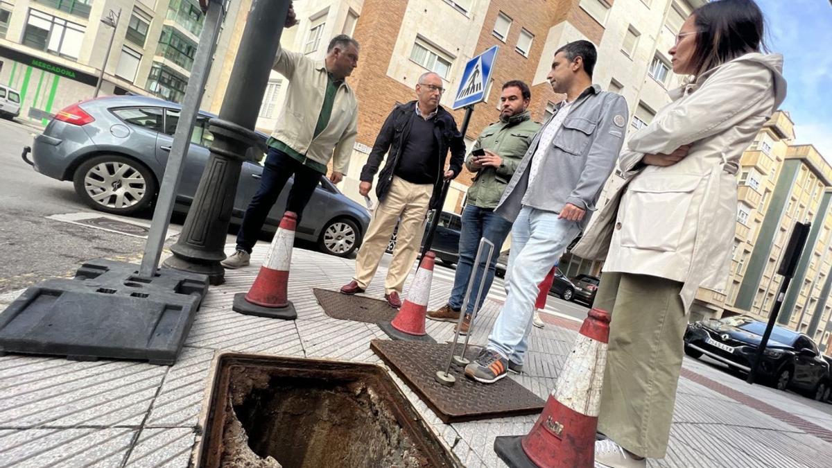 Siero repara el saneamiento en la glorieta polesa de Casimiro Argüelles | A. S.