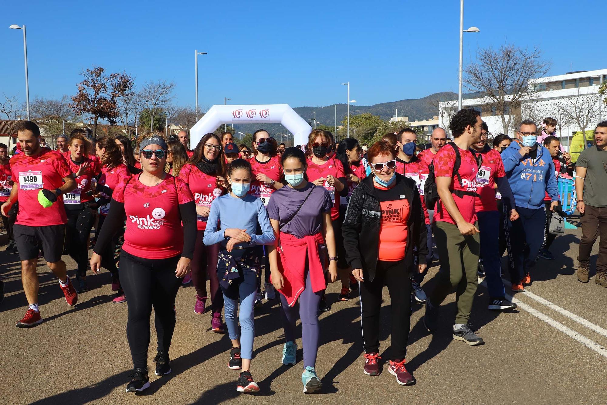 'Pink Running': más de 2.000 corredoras tiñen de rosa las calles de Córdoba