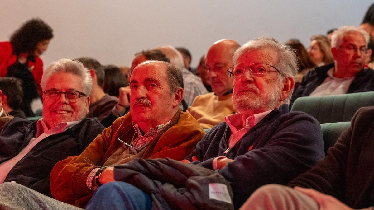 El PSOE de Extremadura busca evitar sus terceras primarias con la mediación de Juan Carlos Rodríguez Ibarra