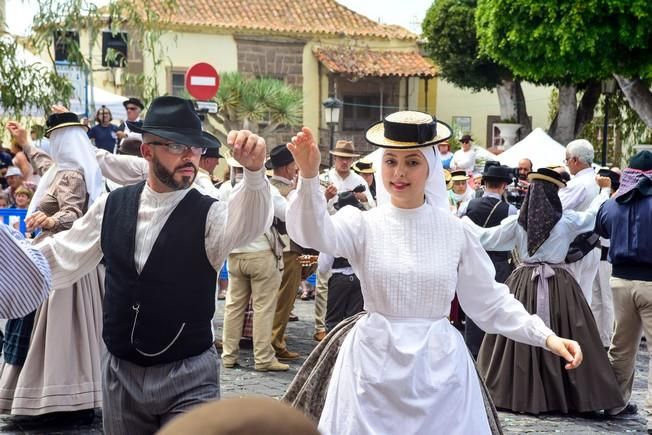 Procesion y Romeria por las Fiestas de las ...