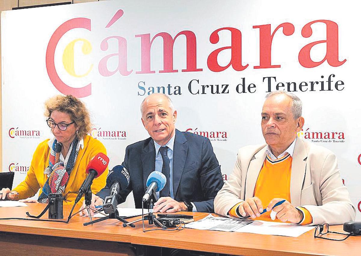 From left to right: Lola Pérez, Santiago Sesé and Efraín Medina.