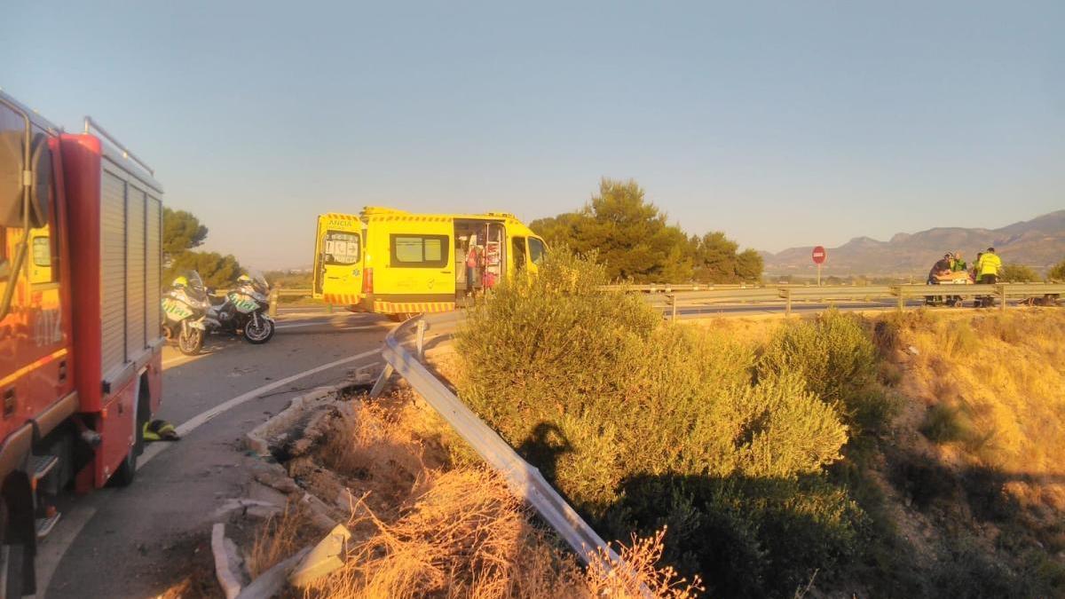 Cuatro heridos tras caer por un barranco en Alhama