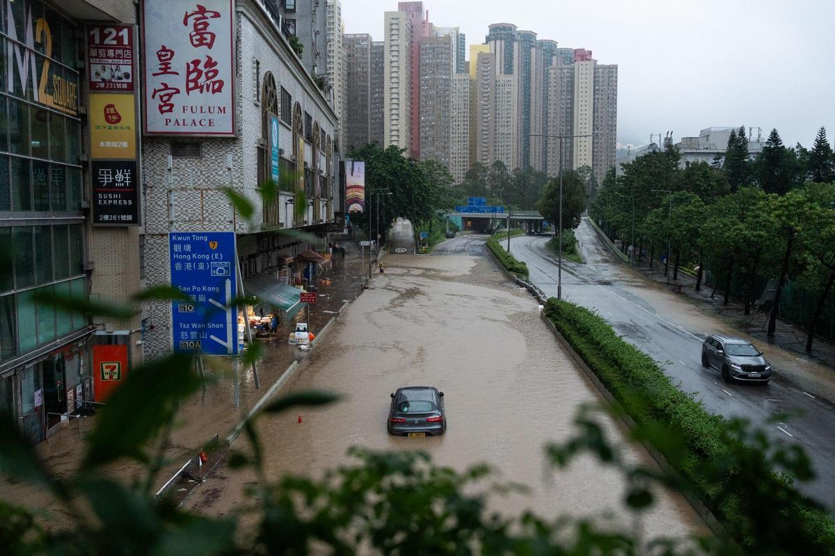 Hong Kong, gravemente inundado por el mayor temporal en 140 años