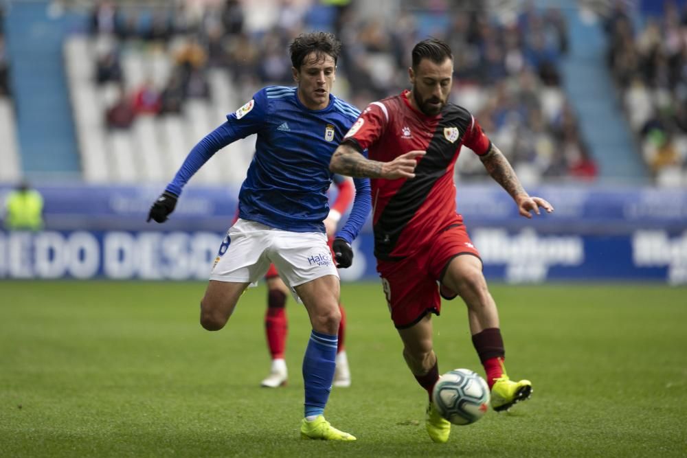 El partido entre el Real Oviedo y el Rayo Vallecano, en imágenes