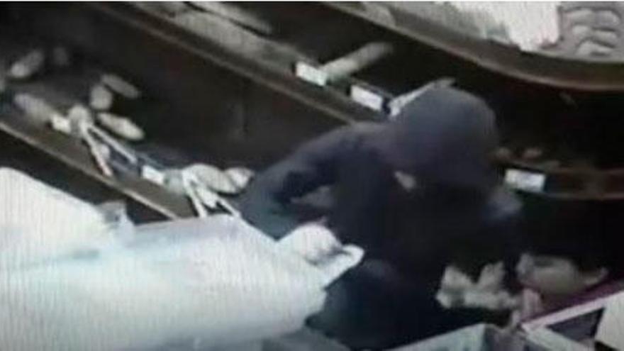 Se busca un ladrón que robó en una panadería en Santa Cruz