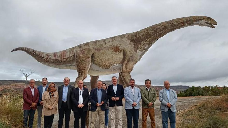 Un &#039;Turiasaurus&#039; a tamaño natural camina ya en Riodeva