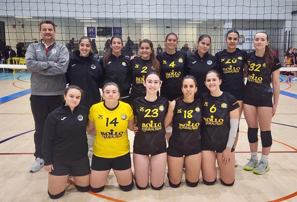 Las jugadoras y el nuevo técnico del CV Real de Gandia senior femenino
