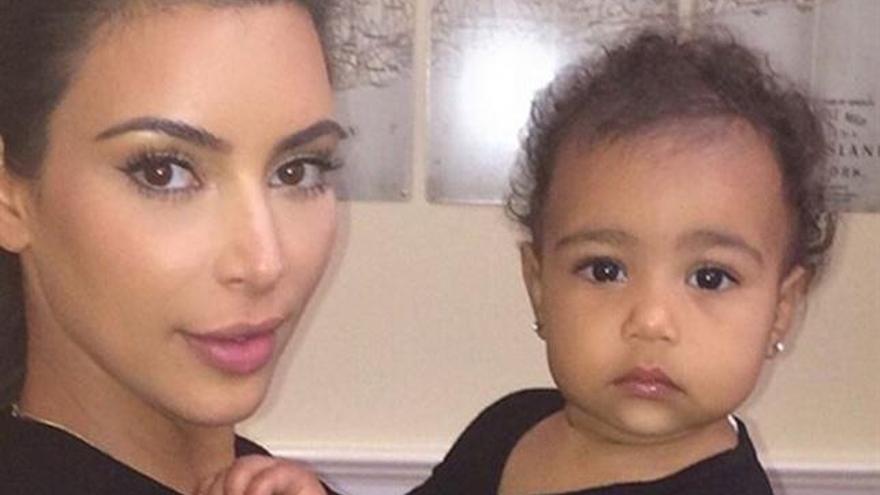 Kim Kardashian con su hija North West.