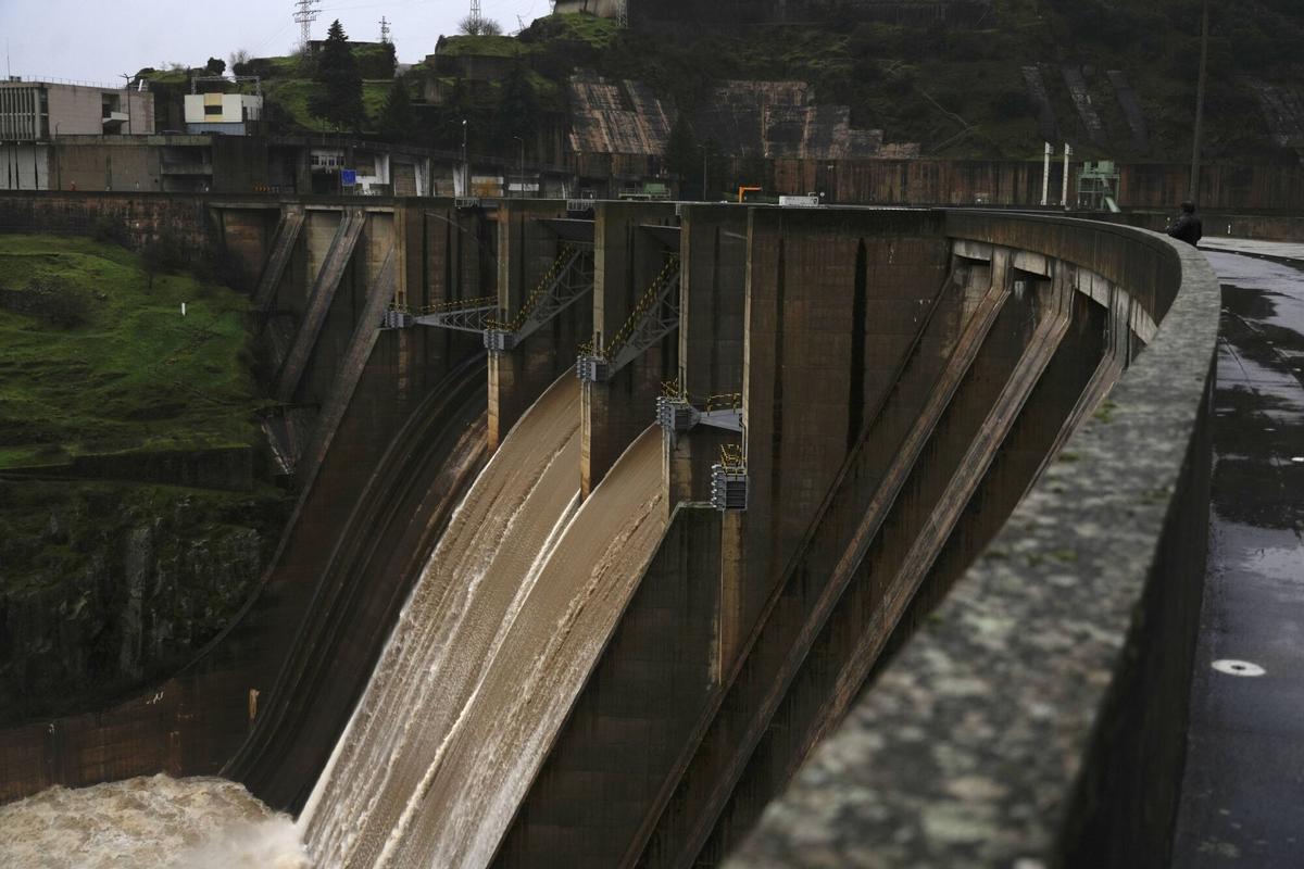 El estado de las presas de Zamora tras la crecida de los río por el temporal.