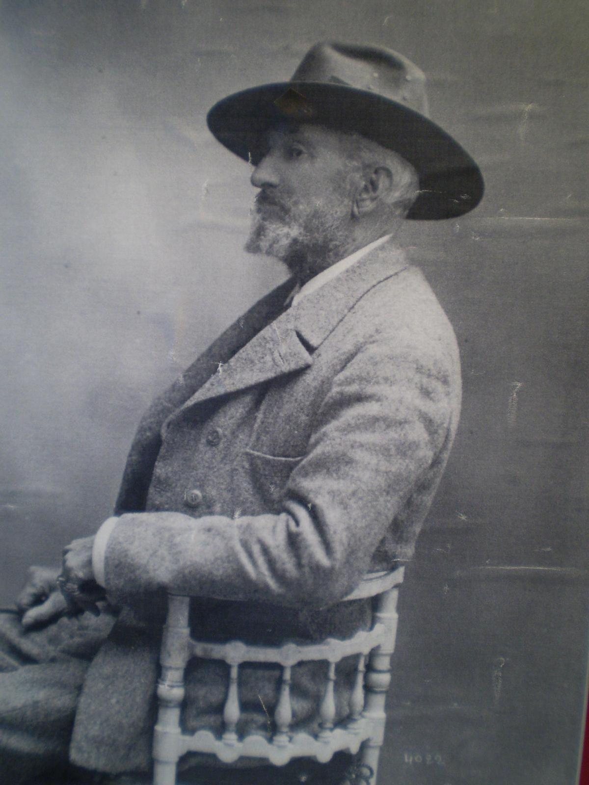 Retrato de Antonio Covarsí