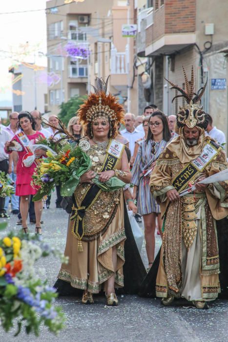 Los rojaleros demostraron ayer la devoción que sienten por su patrón durante la ofrenda de flores.