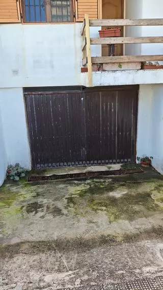El "efecto dique" de la nueva arena ahoga la urbanización Kaiola de Cullera: "Vivimos con el agua en los sótanos y la amenaza de una inundación total"