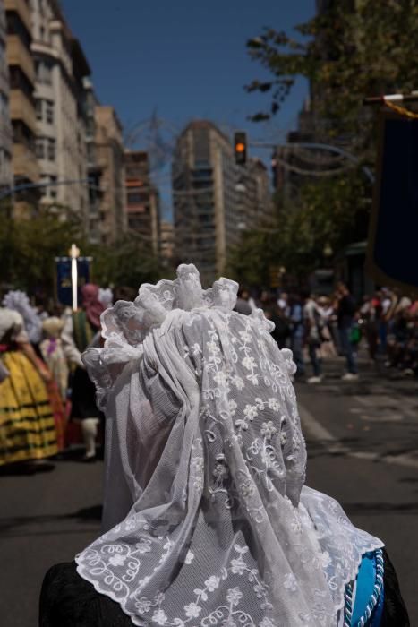 El Desfile de Entrega de Premios culmina con la entrega de más de 600 galardones a hogueras y barracas