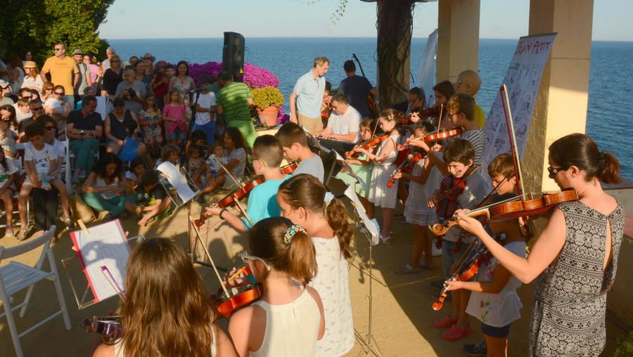 Contes de Sant Joan pel càncer infantil a Blanes