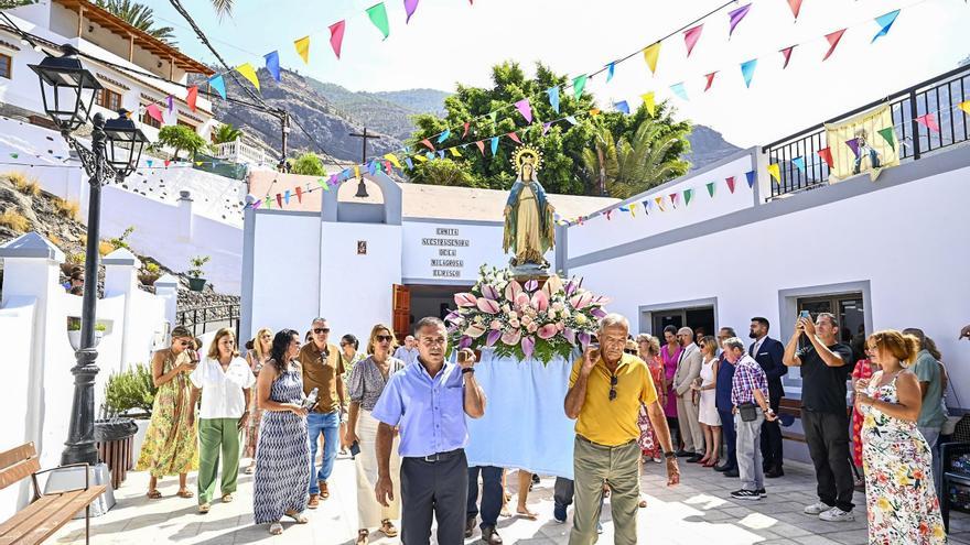 La devoción inunda El Risco en la procesión de su patrona La Milagrosa