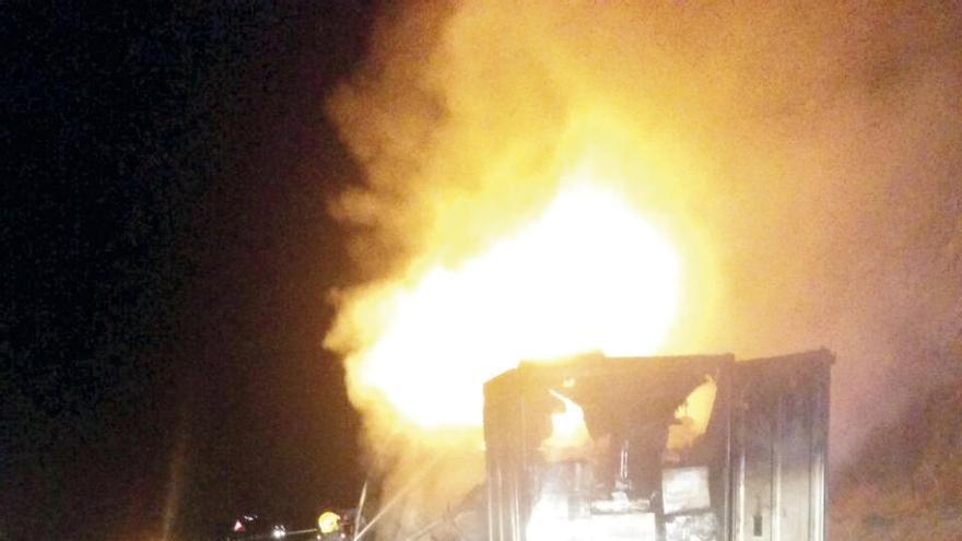 Fallece un bombero que hacía espeleología en una cueva de Almería