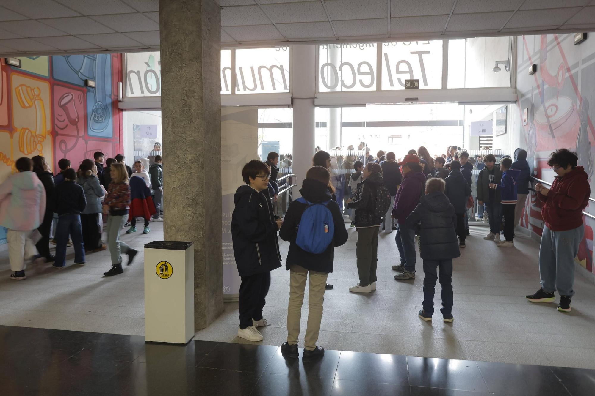 Dos mil niños participan en la Olimpiada Matemática que hoy ha organizado el Colegio Guadalaviar en la UPV