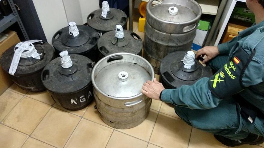 Golpe a la venta de alcohol sin etiquetar en Ribadumia