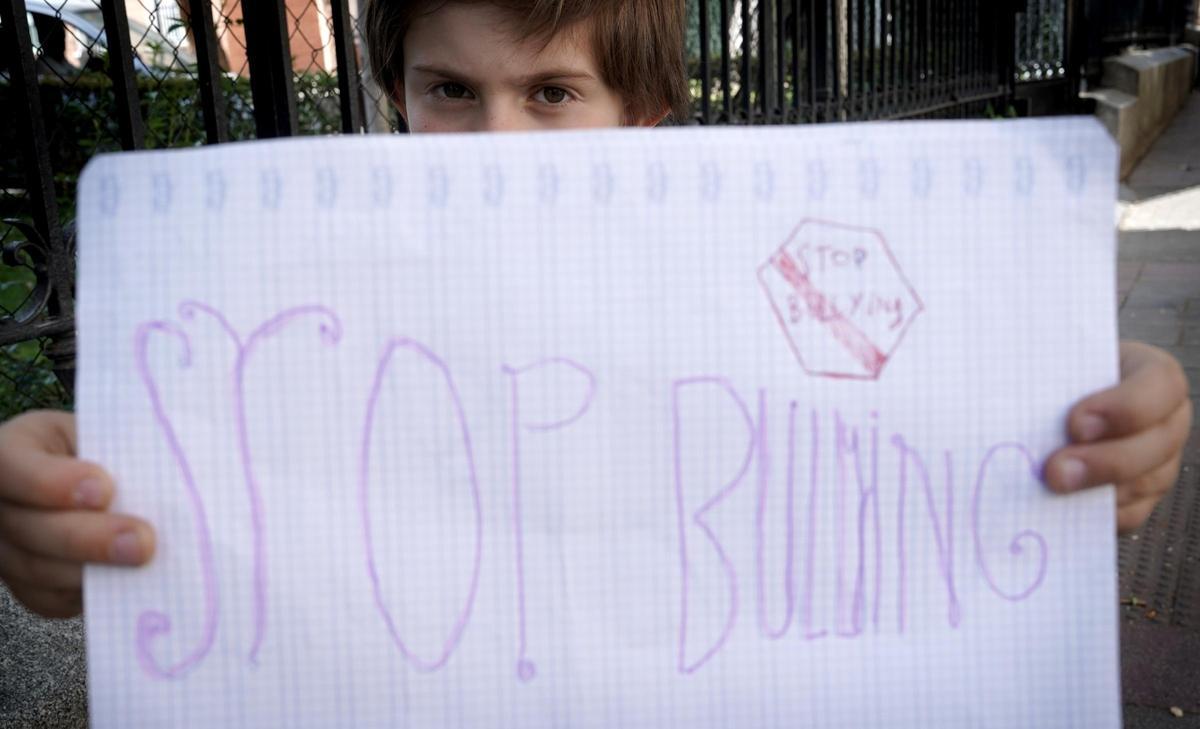Un niño protesta contra el 'bullying', en un colegio de Madrid.