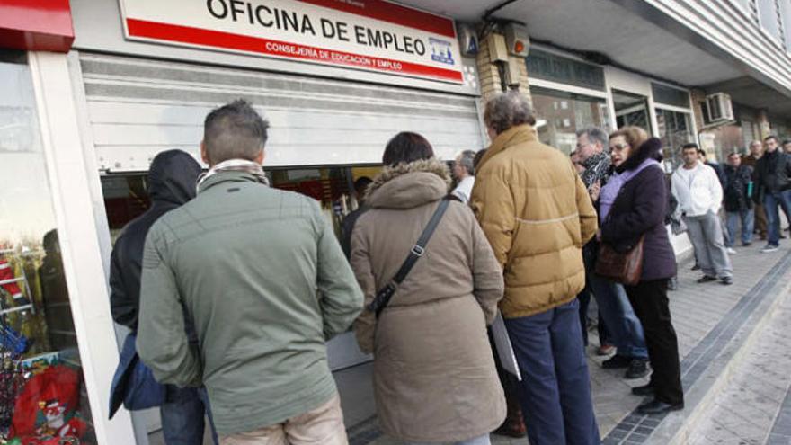 El paro en España volvió a crecer en febrero.