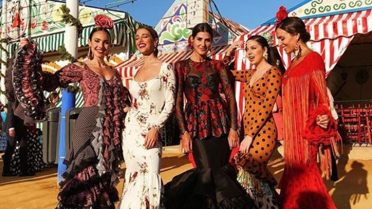 Así son los trajes de flamenca de las influencers en la Feria de