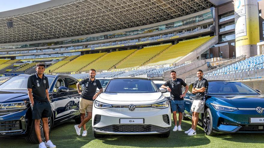 Entrega de coches Volkswagen a diez jugadores de la UD Las Palmas