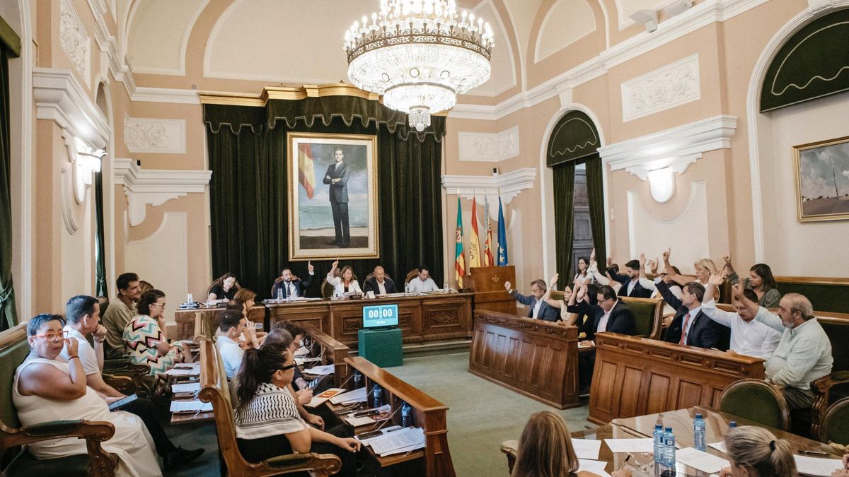 Momento de la votación de la ordenanza de Movilidad Sostenible, en el pleno de este viernes.