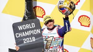 Jorge Martín (Honda) celebra la victoria y el título mundial de Moto3, en Sepang (Malasia).