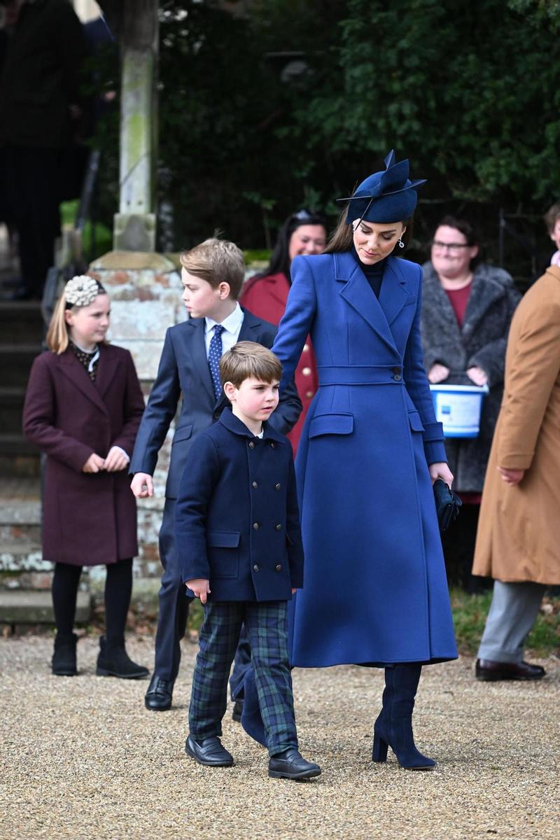 Kate Middleton, impecable de azul