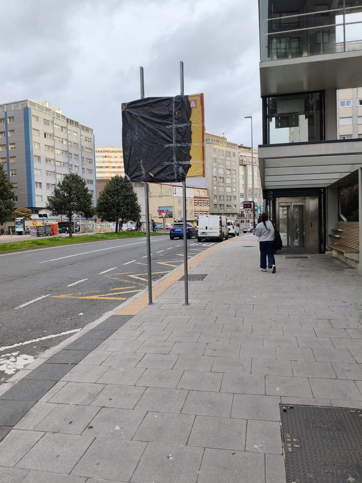 Cambios en las señales de tráfico en el barrio de Os Castros, en preparación del corte de A Pasaxe esta Semana Santa.
