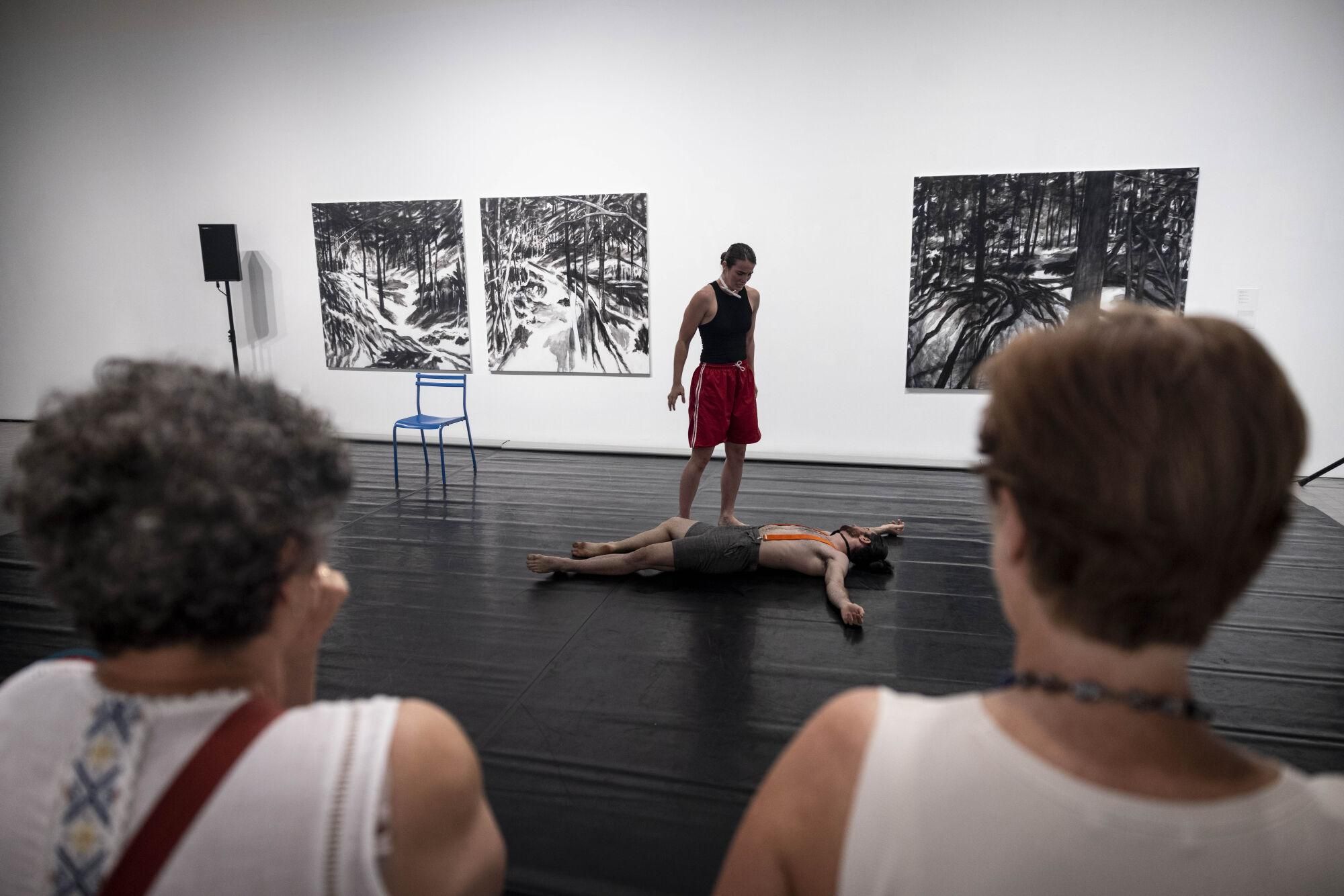 DANZA 'PAS A TROIS' CON HUGO Y VEGA GRIMALT POR EL 30 ANIVERSARIO DEL MUSEO PABLO SERRANO