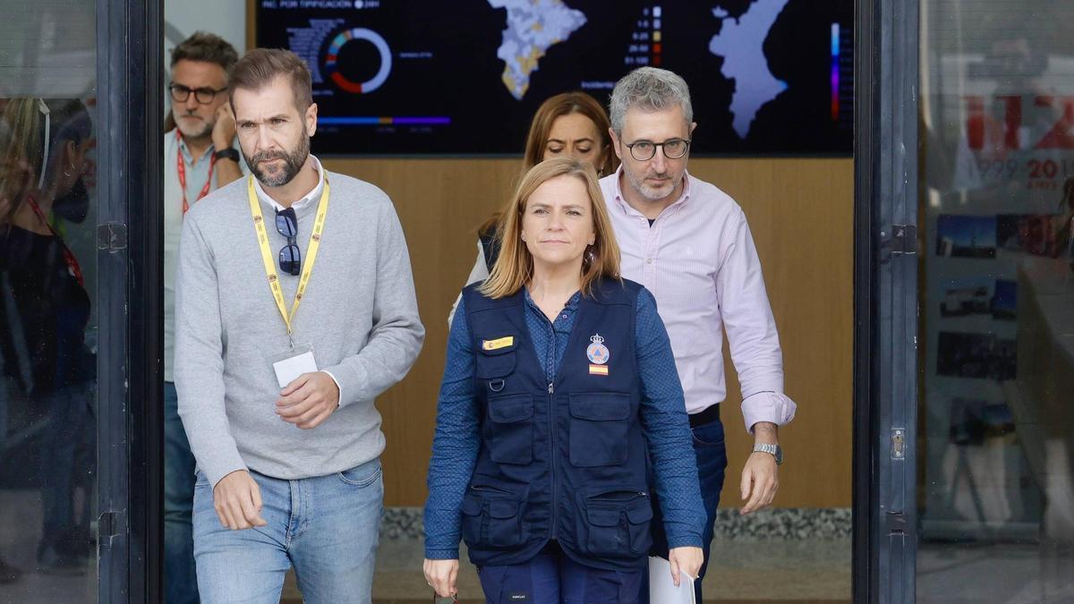 Pilar Bernabé sale del Centro de Coordinación de Emergencias de l'Eliana, donde se reúne el Cecopi.