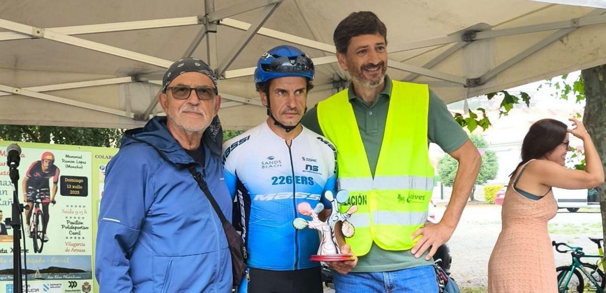 La familia de la Marcha Cicloturista Arousa rinde homenaje a Iván Raña
