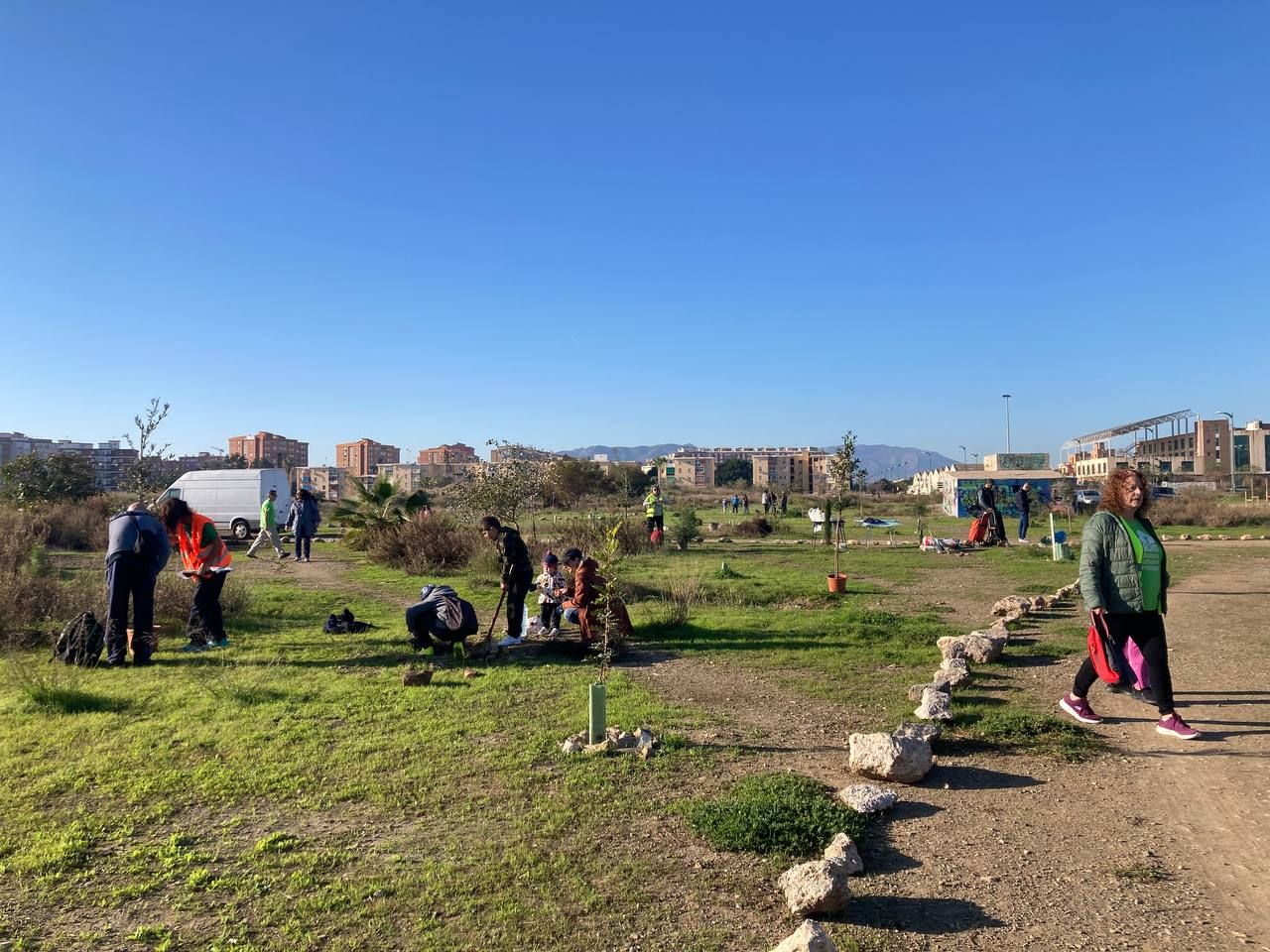 Bosque Urbano planta otros 30 árboles en los antiguos terrenos de Repsol