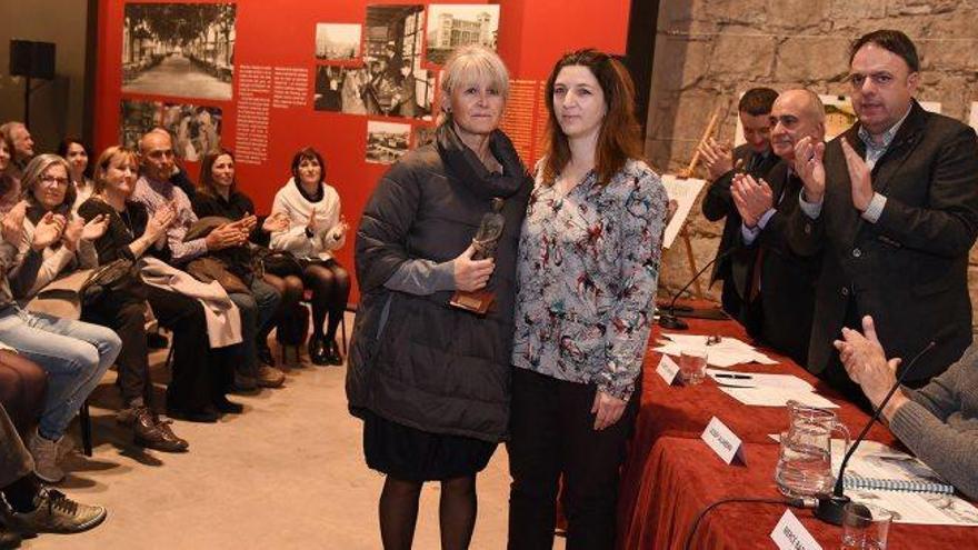 Gal·la Garcia i la seva mare, Dolors, van agrair el guardó amb què es va premiar Pere Garcia a títol pòstum