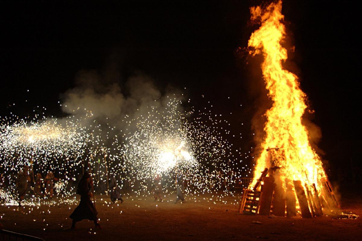 Revetlla de Sant Joan a la plaça Corsini de Tarragona, en una imatge darxiu.