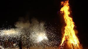 Revetlla de Sant Joan a la plaça Corsini de Tarragona, en una imatge darxiu.