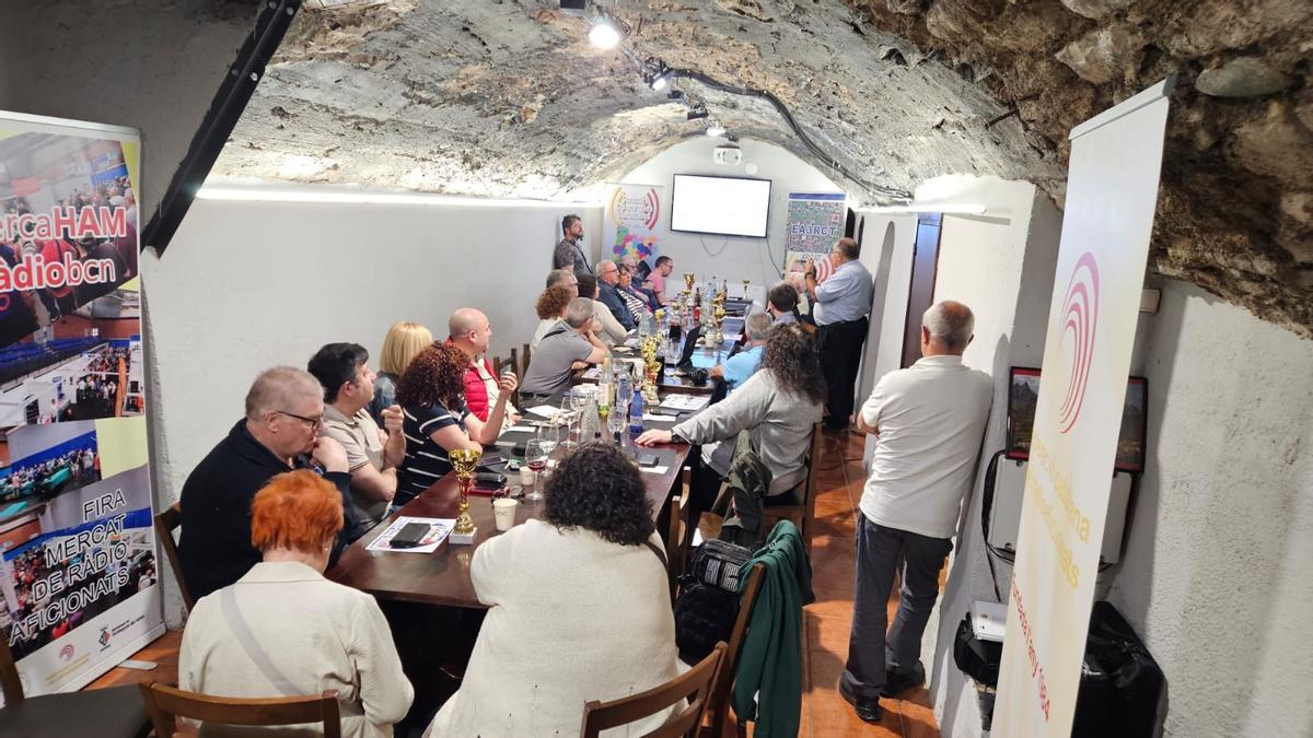La trobada de radioaficionats al Bages va reivindicar la reactivació de la xarxa de col·laboració amb Protecció Civil