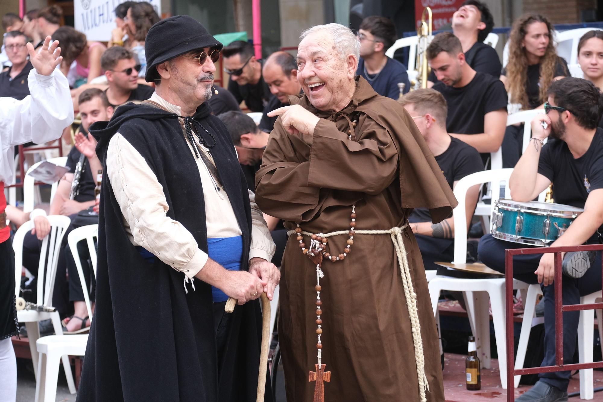 Así ha sido el tradicional Contrabando de la comparsa de Andaluces en los Moros y Cristianos de Villena