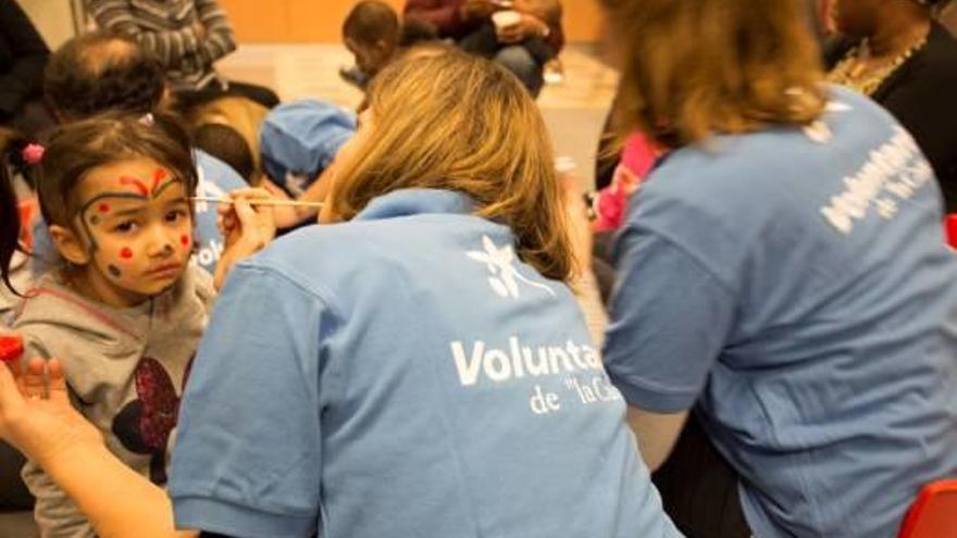 Voluntariat social de 200 treballadors de la Fundació La Caixa