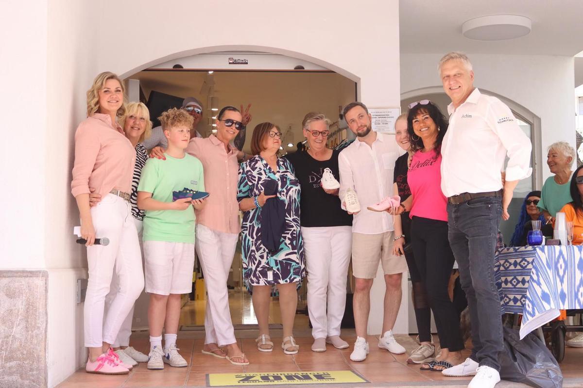 Jennifer und Achim Thiesen mit Freunden und Fans beim Opening 2026.