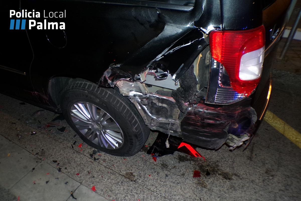 Daños en otro de los coches implicados en el accidente.