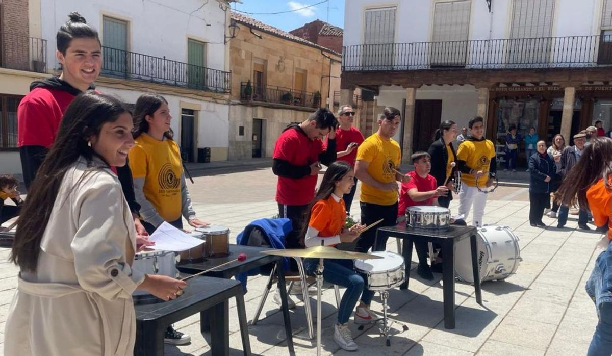 Batucada en la Plaza Mayor con instrumentos de percusión. | Cedida