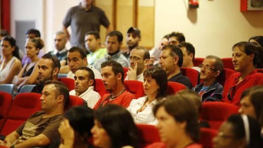 Los beneficiados durante el inicio de la beca de formación.